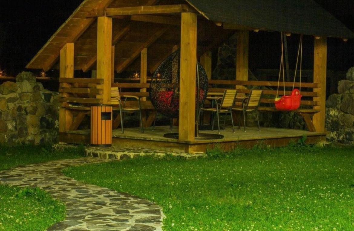 Red House Hotel Бакуриани Екстериор снимка