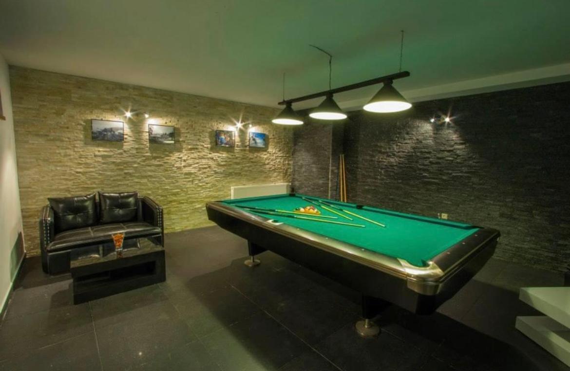 Red House Hotel Бакуриани Екстериор снимка