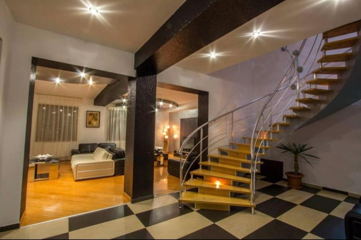 Red House Hotel Бакуриани Екстериор снимка