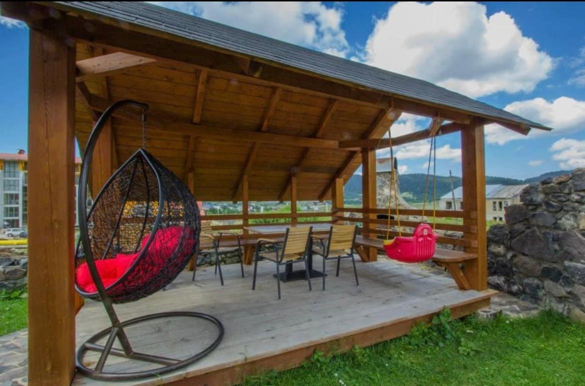 Red House Hotel Бакуриани Екстериор снимка