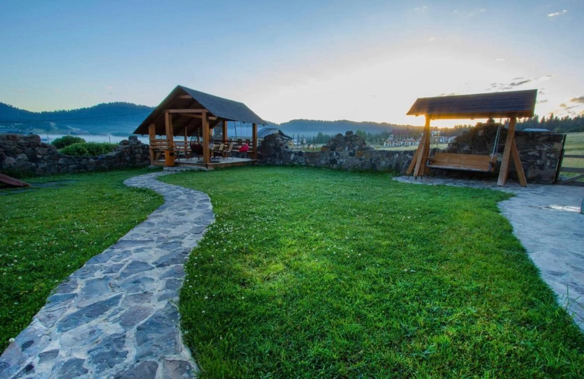 Red House Hotel Бакуриани Екстериор снимка