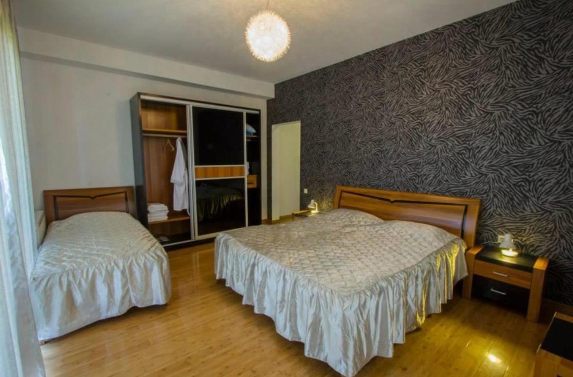 Red House Hotel Бакуриани Екстериор снимка