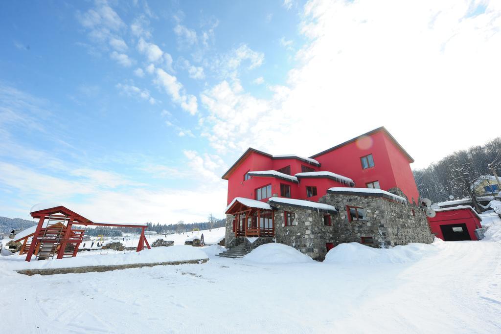 Red House Hotel Бакуриани Екстериор снимка