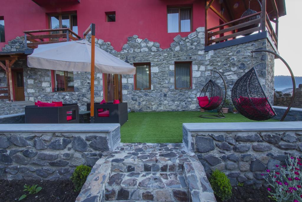Red House Hotel Бакуриани Екстериор снимка