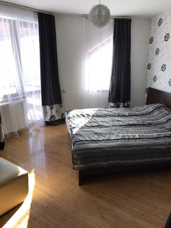 Red House Hotel Бакуриани Екстериор снимка