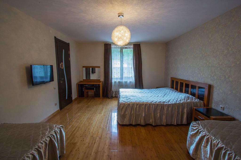 Red House Hotel Бакуриани Екстериор снимка